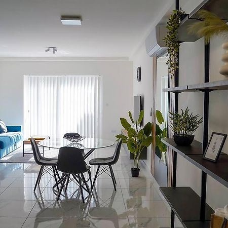 Luxurious Apartment Next To The Sea グジラ エクステリア 写真