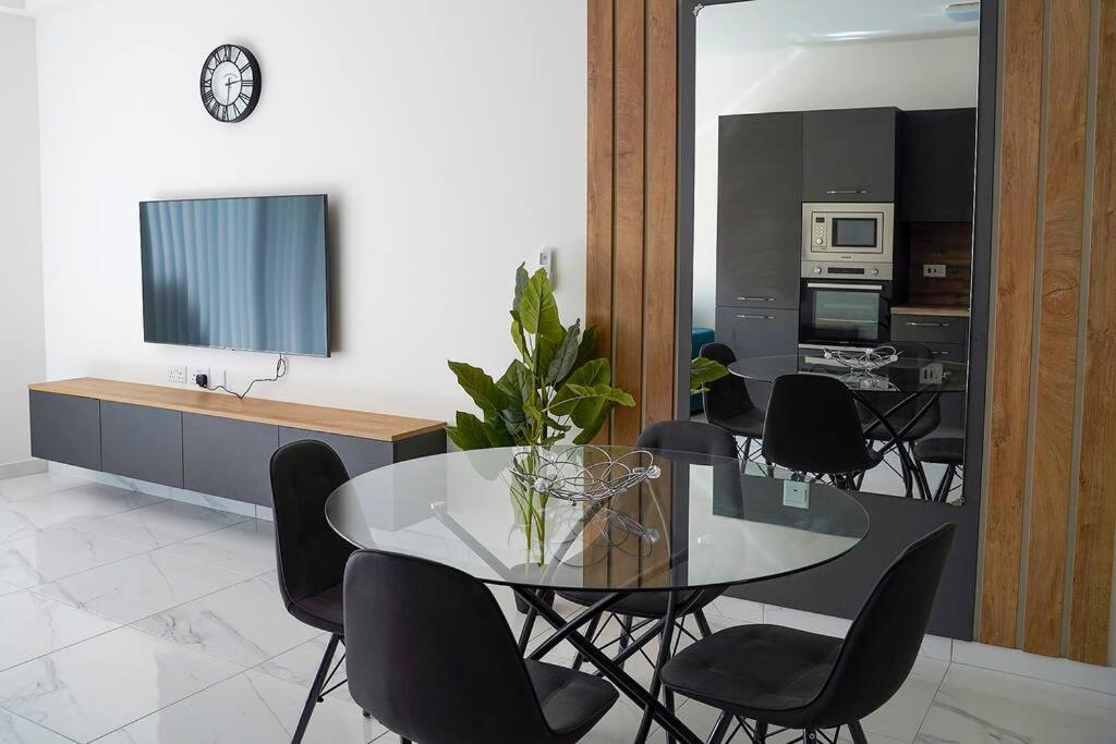 Luxurious Apartment Next To The Sea グジラ エクステリア 写真